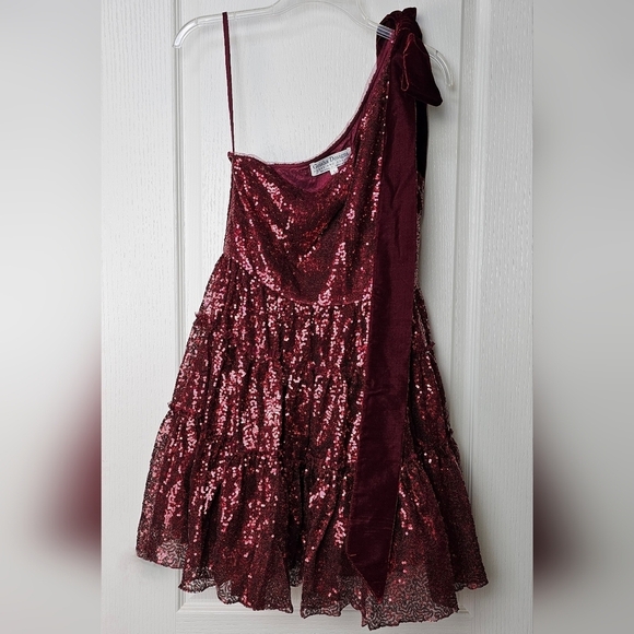 Geisha Designs x Anthropologie One-Shoulder Fit & Flare Sequin Mini, DARK RED, 6 - Picture 4 of 10